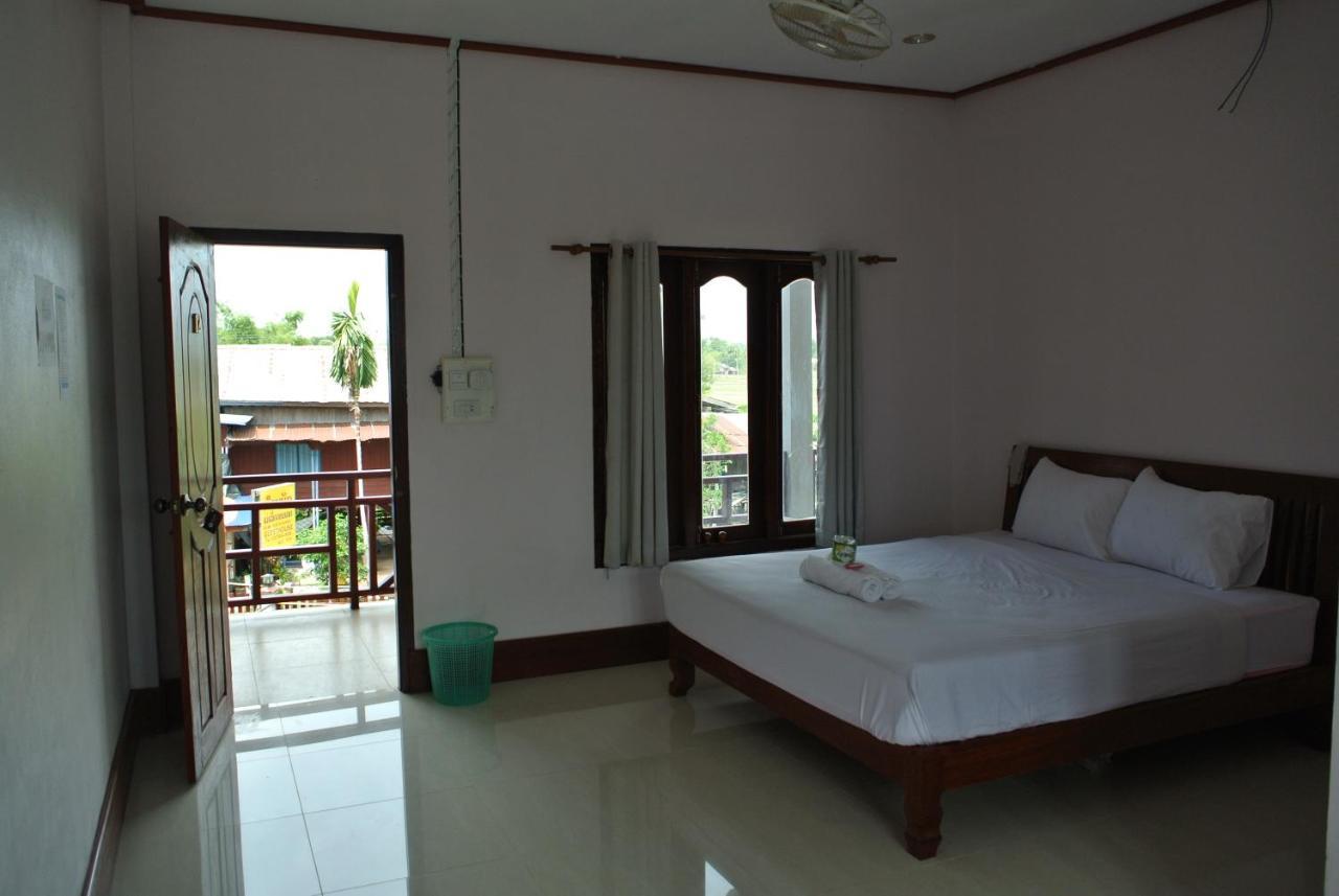 Mama Leurth Sunset Guesthouse Ban Dondét Rum bild