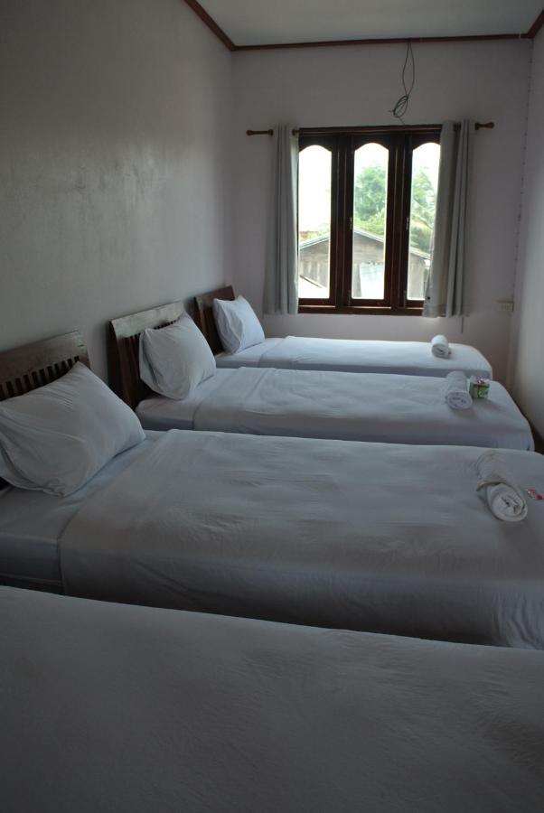 Mama Leurth Sunset Guesthouse Ban Dondét Rum bild